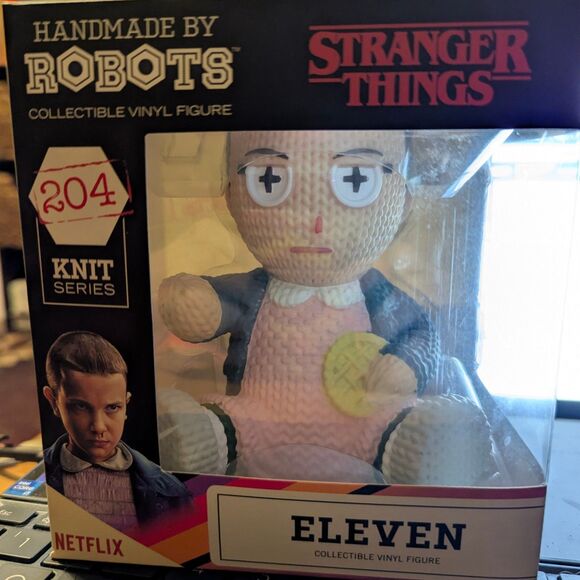 Stranger Things - Eleven Vinyl Knit Collectible by Handmade by Robots 204 - Picture 6 of 8